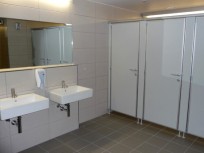 Sanitärbereich Herren neu :: Wallerseehalle Henndorf Sanitärbereich Herren neu :: Wallerseehalle Henndorf